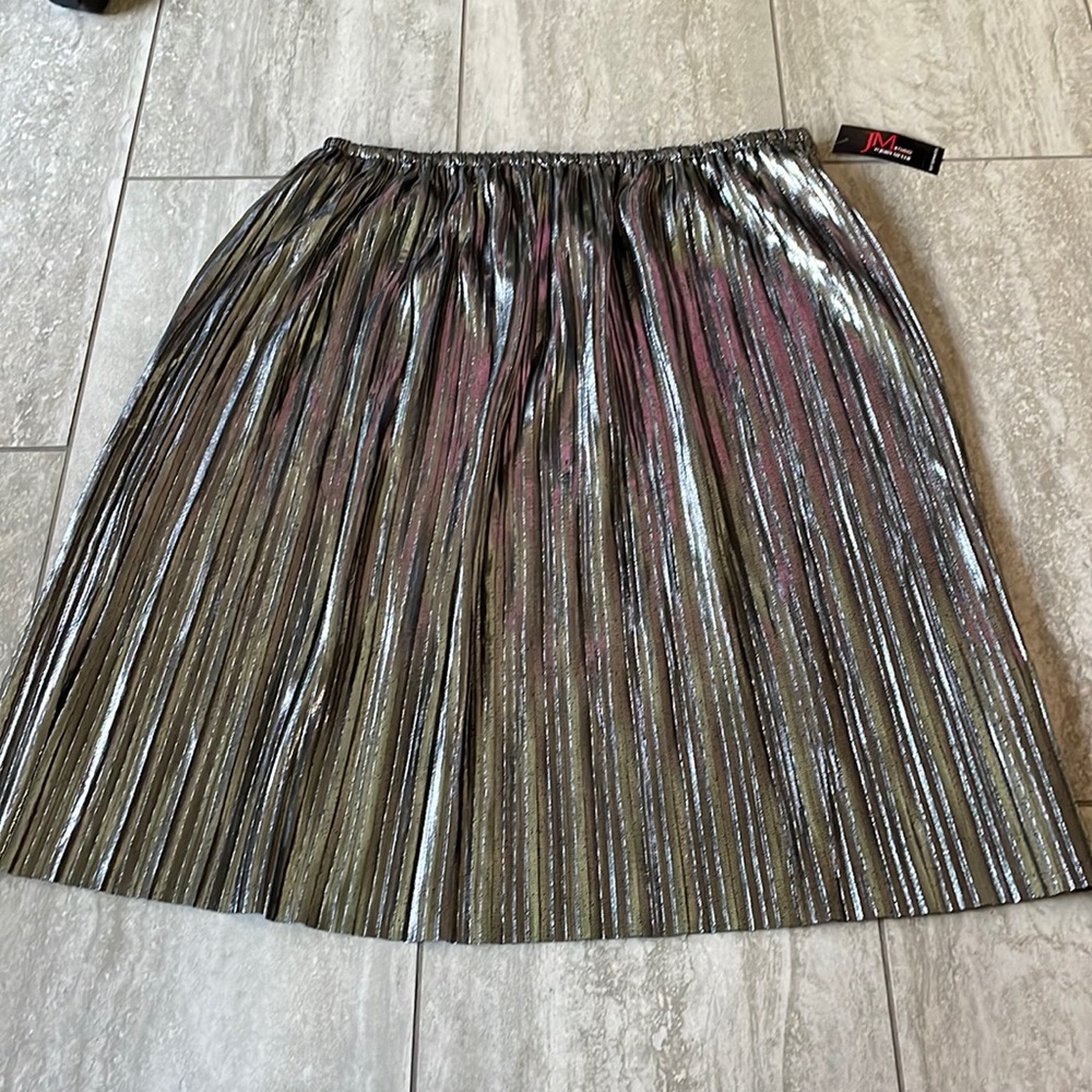 JM studio electric pleated silver,metallic skirt size 1X for ladies
